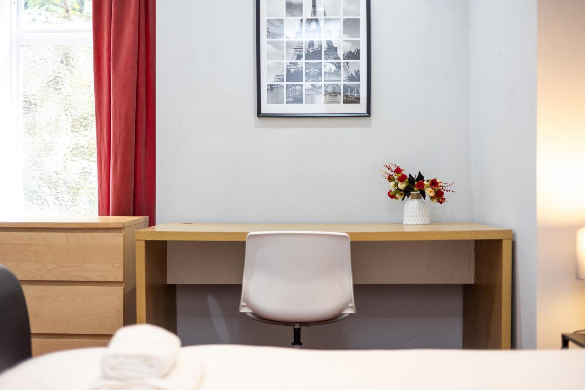 Spacious 3 Bedroom Ground Floor Apartment - 10 Mins From City Centre 利兹 外观 照片