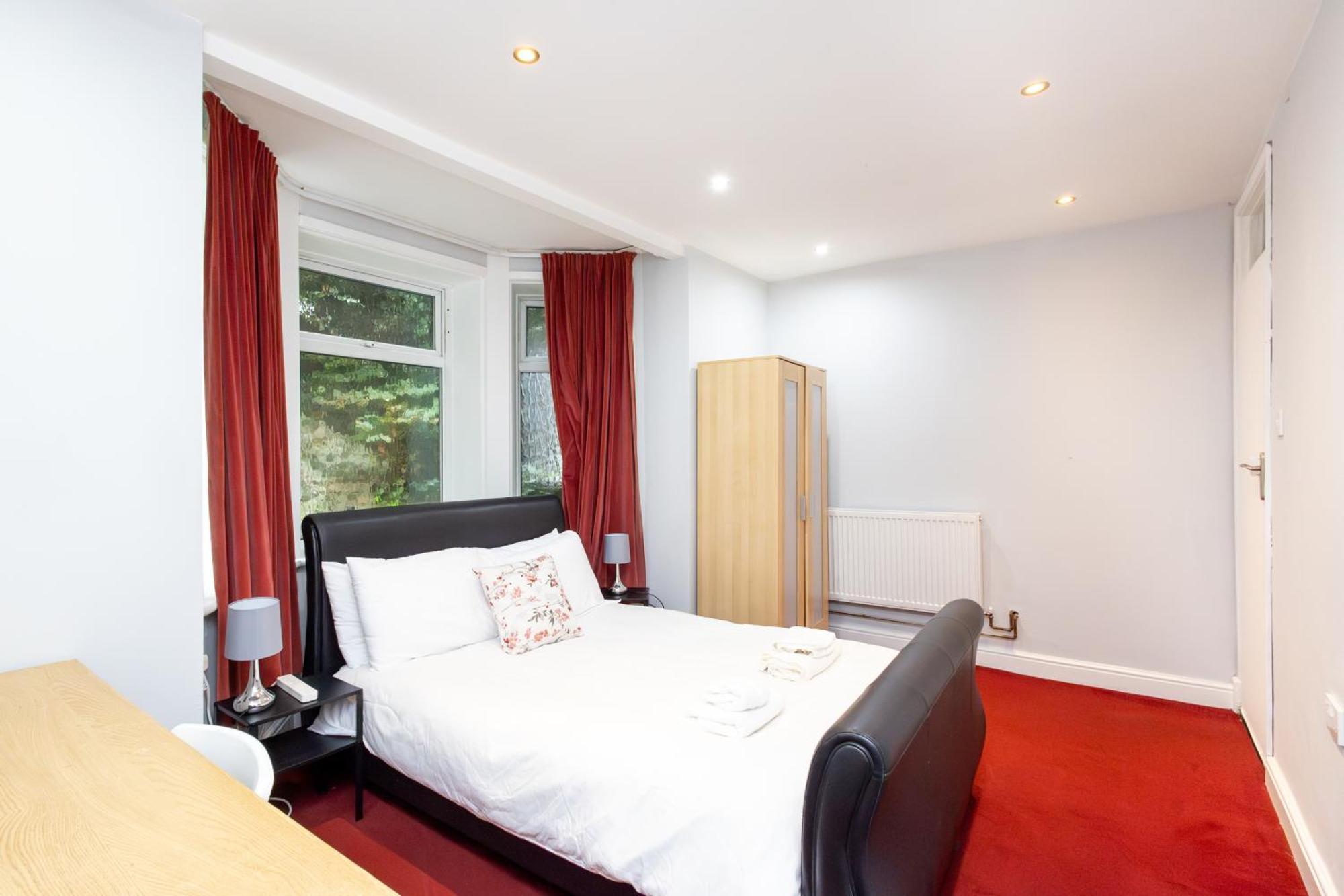 Spacious 3 Bedroom Ground Floor Apartment - 10 Mins From City Centre 利兹 外观 照片