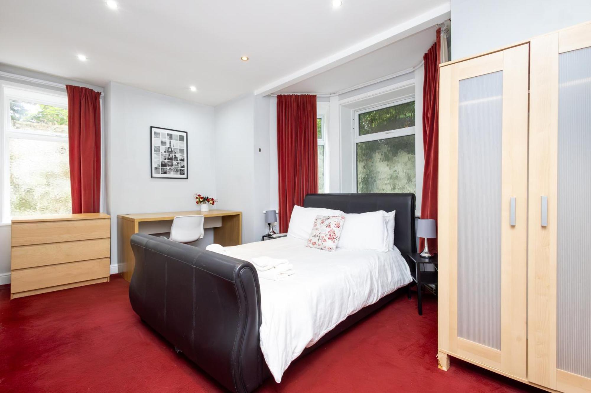 Spacious 3 Bedroom Ground Floor Apartment - 10 Mins From City Centre 利兹 外观 照片