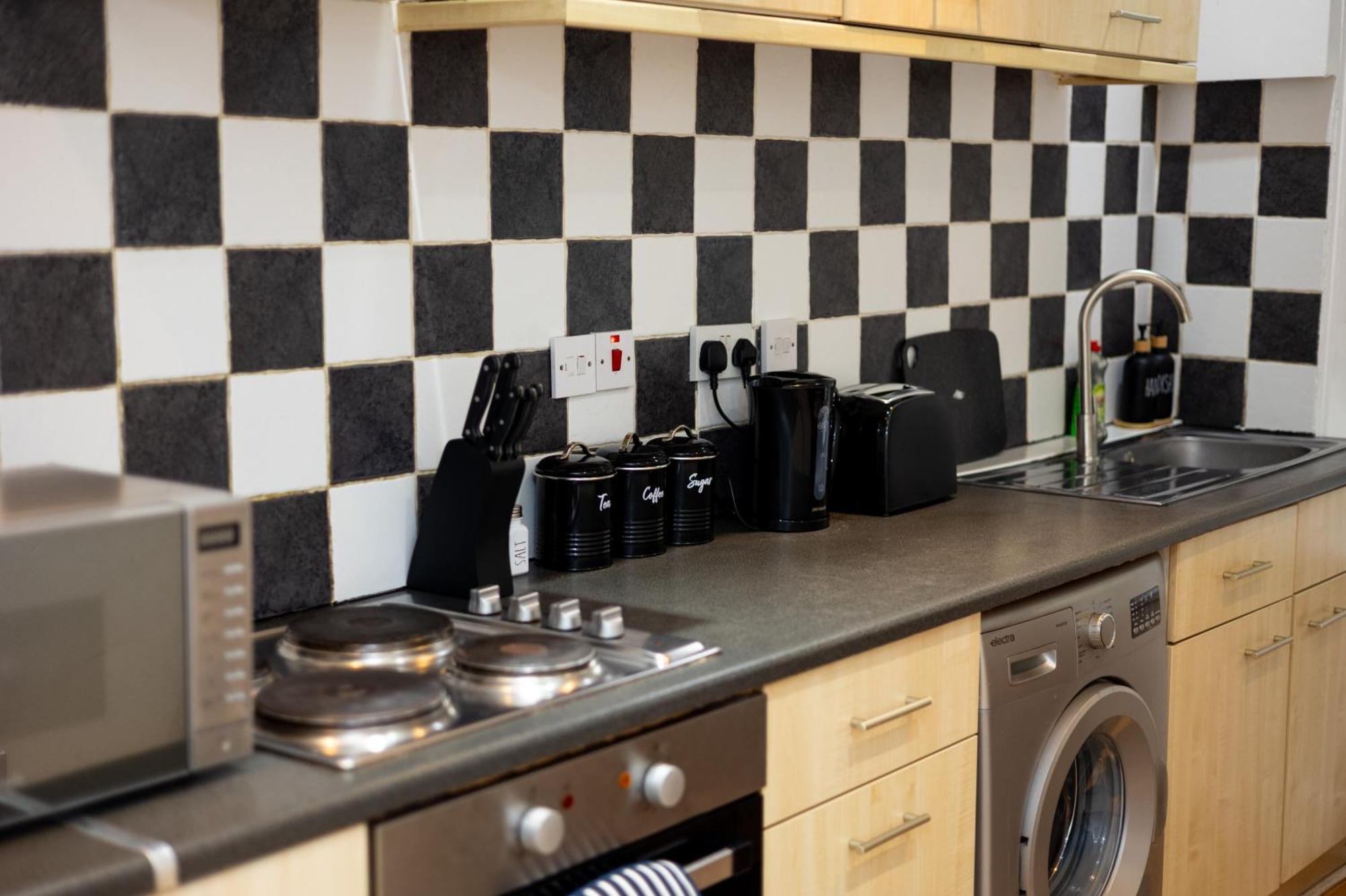 Spacious 3 Bedroom Ground Floor Apartment - 10 Mins From City Centre 利兹 外观 照片