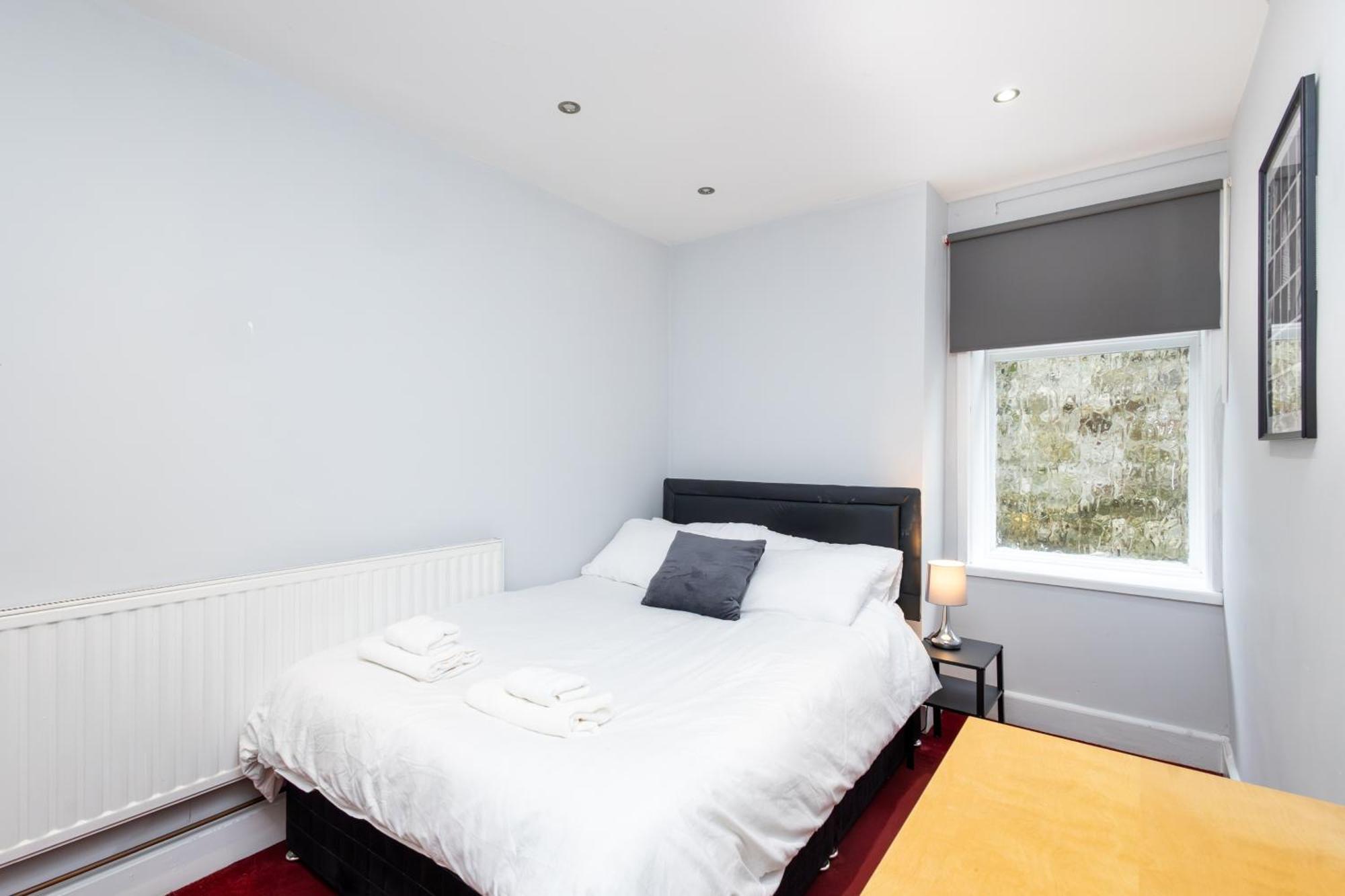 Spacious 3 Bedroom Ground Floor Apartment - 10 Mins From City Centre 利兹 外观 照片