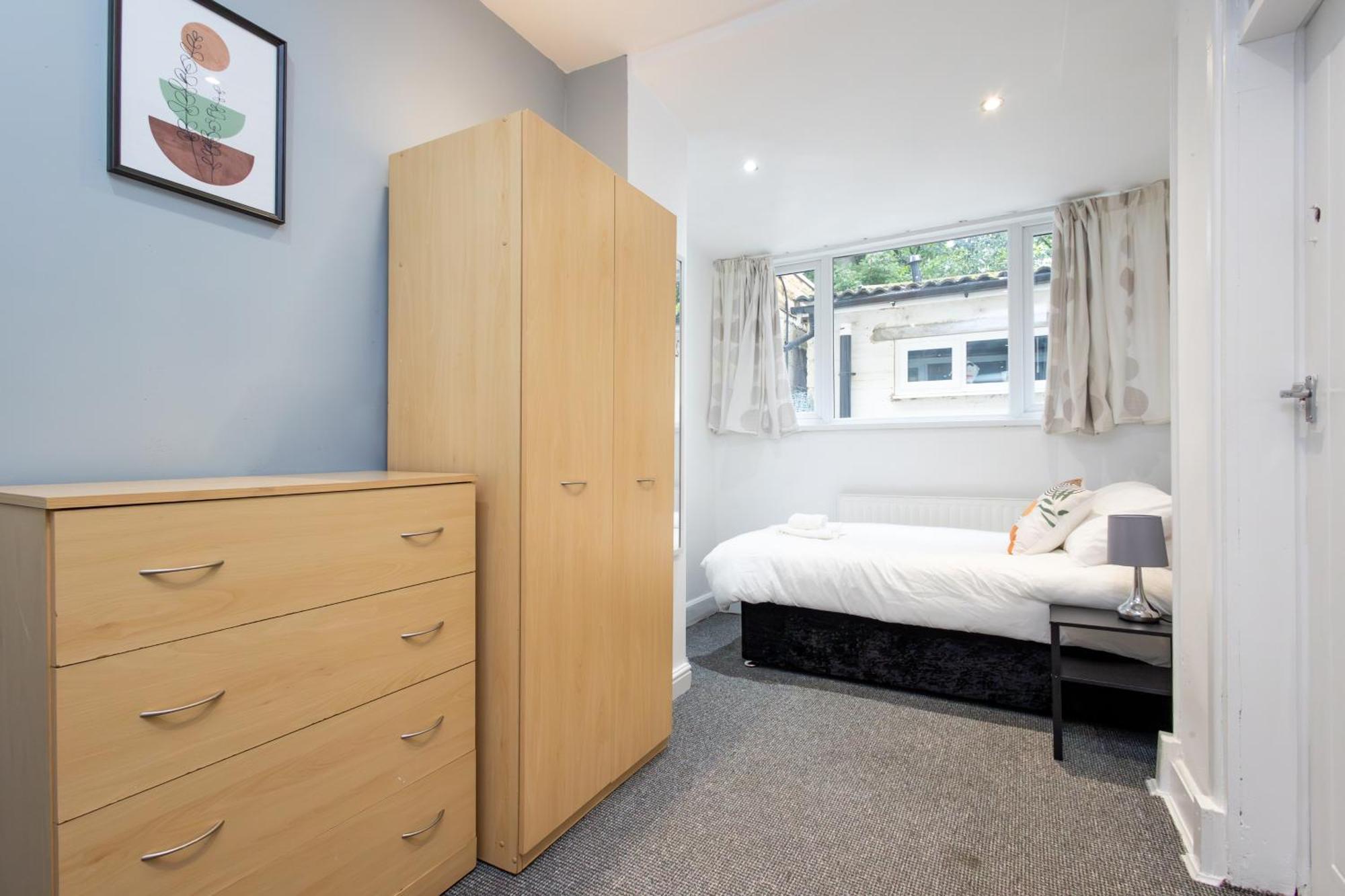 Spacious 3 Bedroom Ground Floor Apartment - 10 Mins From City Centre 利兹 外观 照片